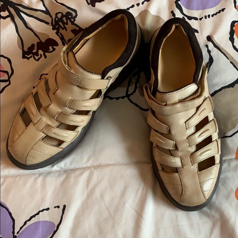 Dr Comfort Velcro fisherman shoes